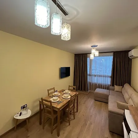 New & Stylish Axel With Mountain Views شقة سموليان